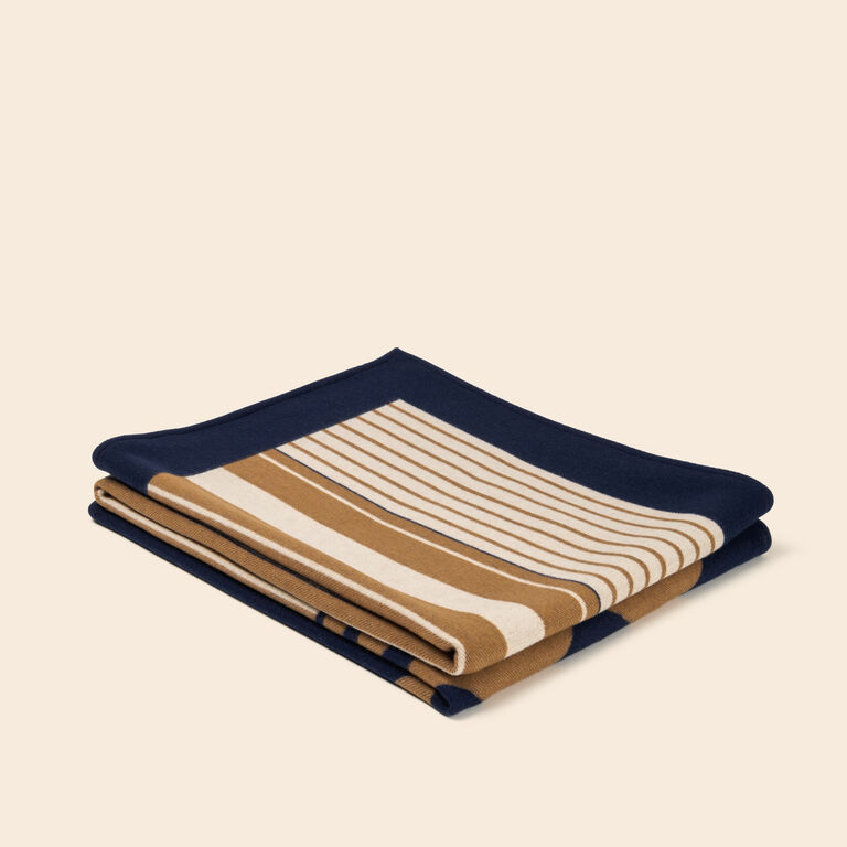 slide 4 Deco Throw 002 