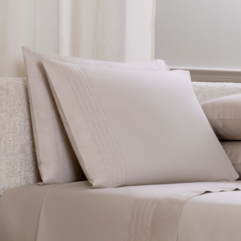 slide 2 Lush Ajour Pillowcase Set