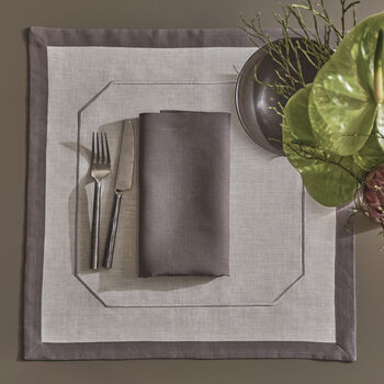 Simposium Embroidery Table Set