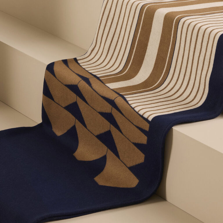 slide 5 Deco Throw 002 