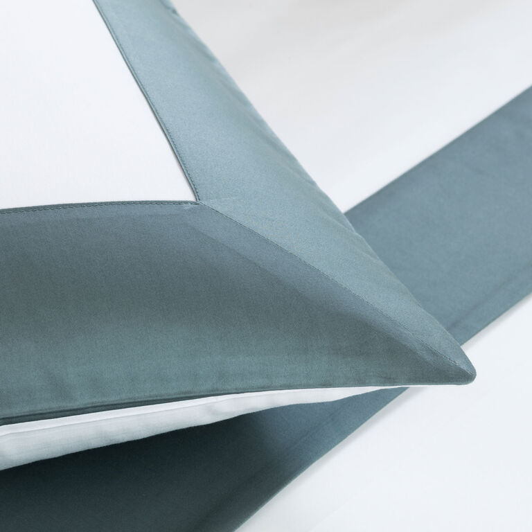 slide 3 Bold Pillowcase