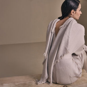 Envelop Twill Stole